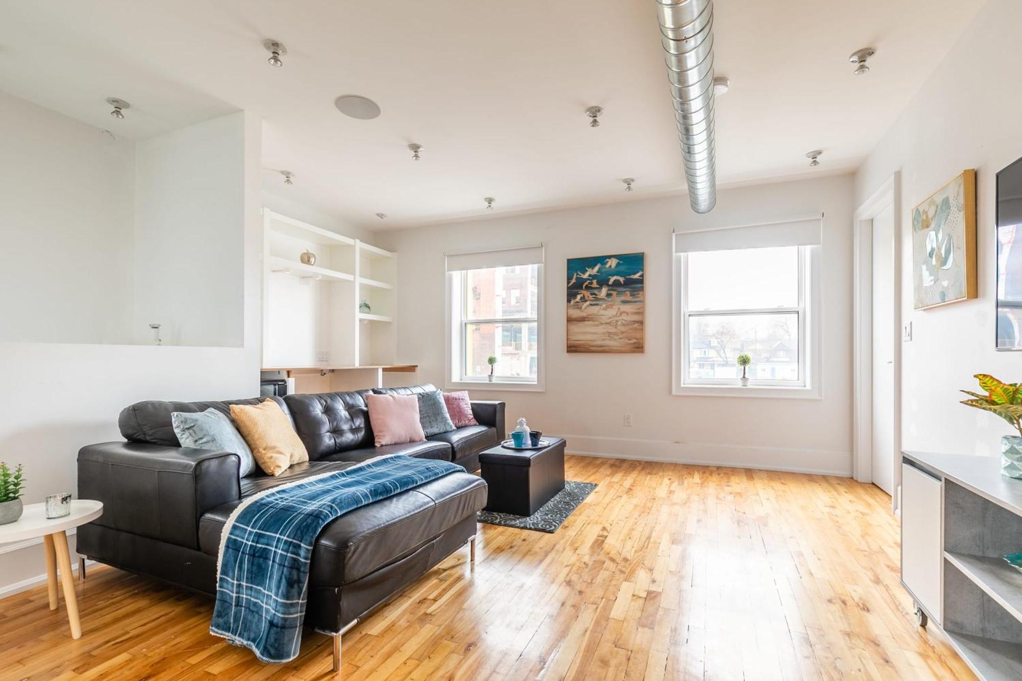 Modern 2 Bedroom Condo - Heart Of Leslieville Toronto Ngoại thất bức ảnh