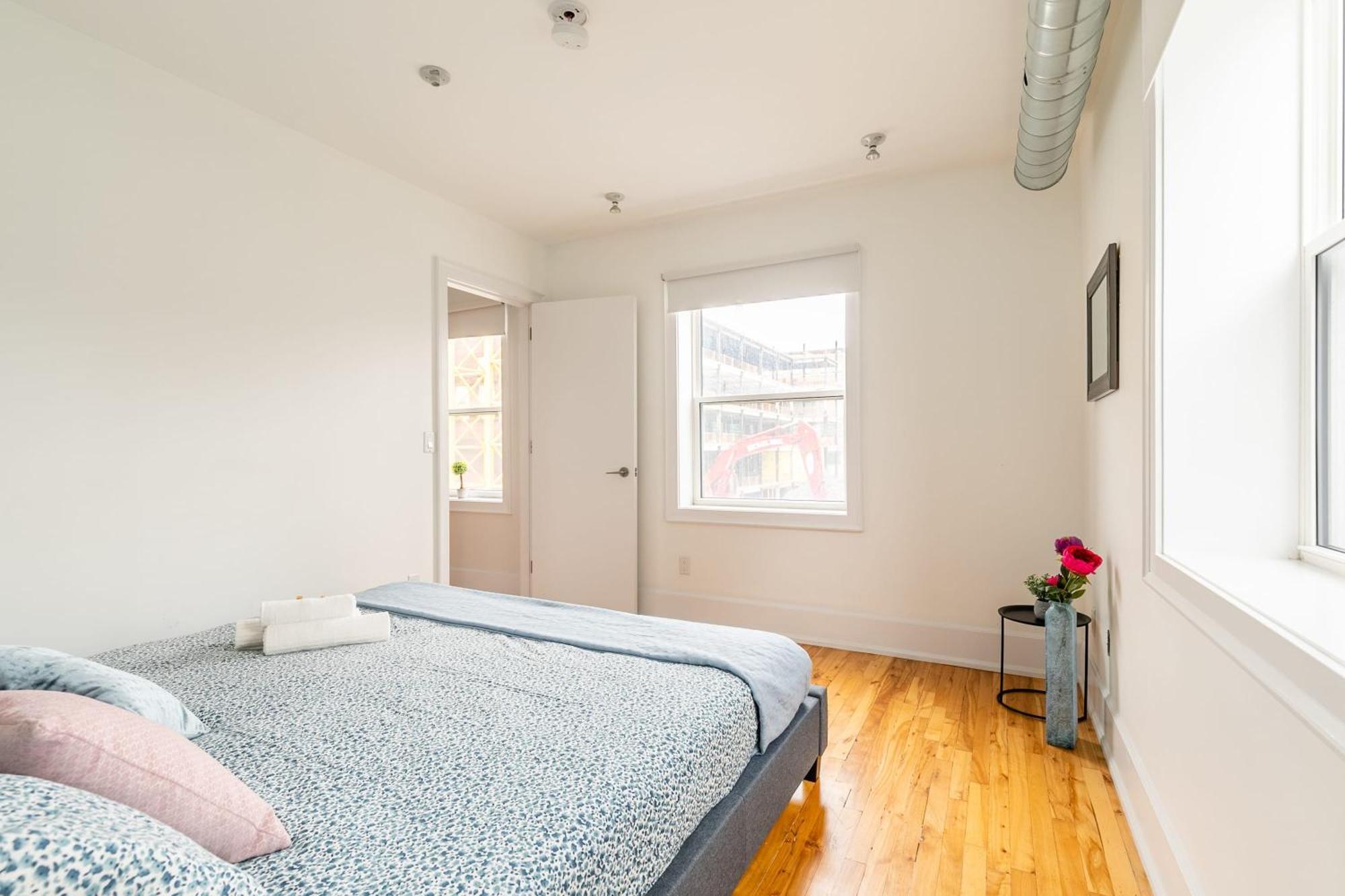 Modern 2 Bedroom Condo - Heart Of Leslieville Toronto Ngoại thất bức ảnh